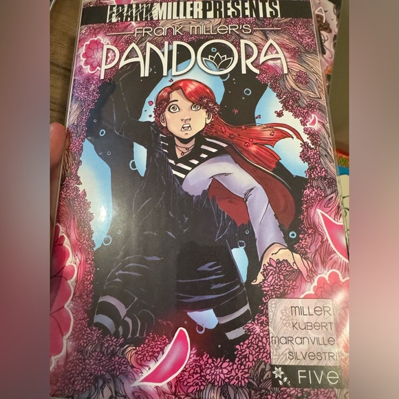 Frank Miller’s Pandora - full comic series - Picture 4 of 7